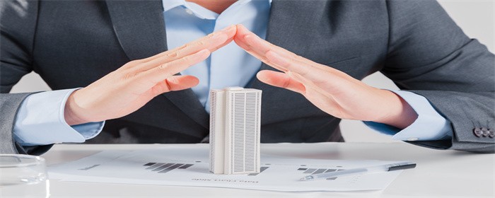 摄图网_500447286_手势与楼房模型(企业商用).jpg
