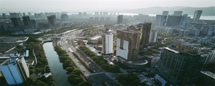 摄图网_500346325_航拍城市高楼(企业商用).jpg